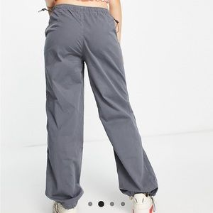 PULL& BEAR Nylon Cargo Parachute Pants in Gunmetal grey